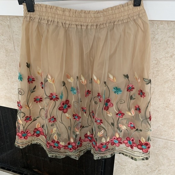 august silk Dresses & Skirts - Womens August Silk Cream Floral Embroidered A Line Skirt Mesh Size S